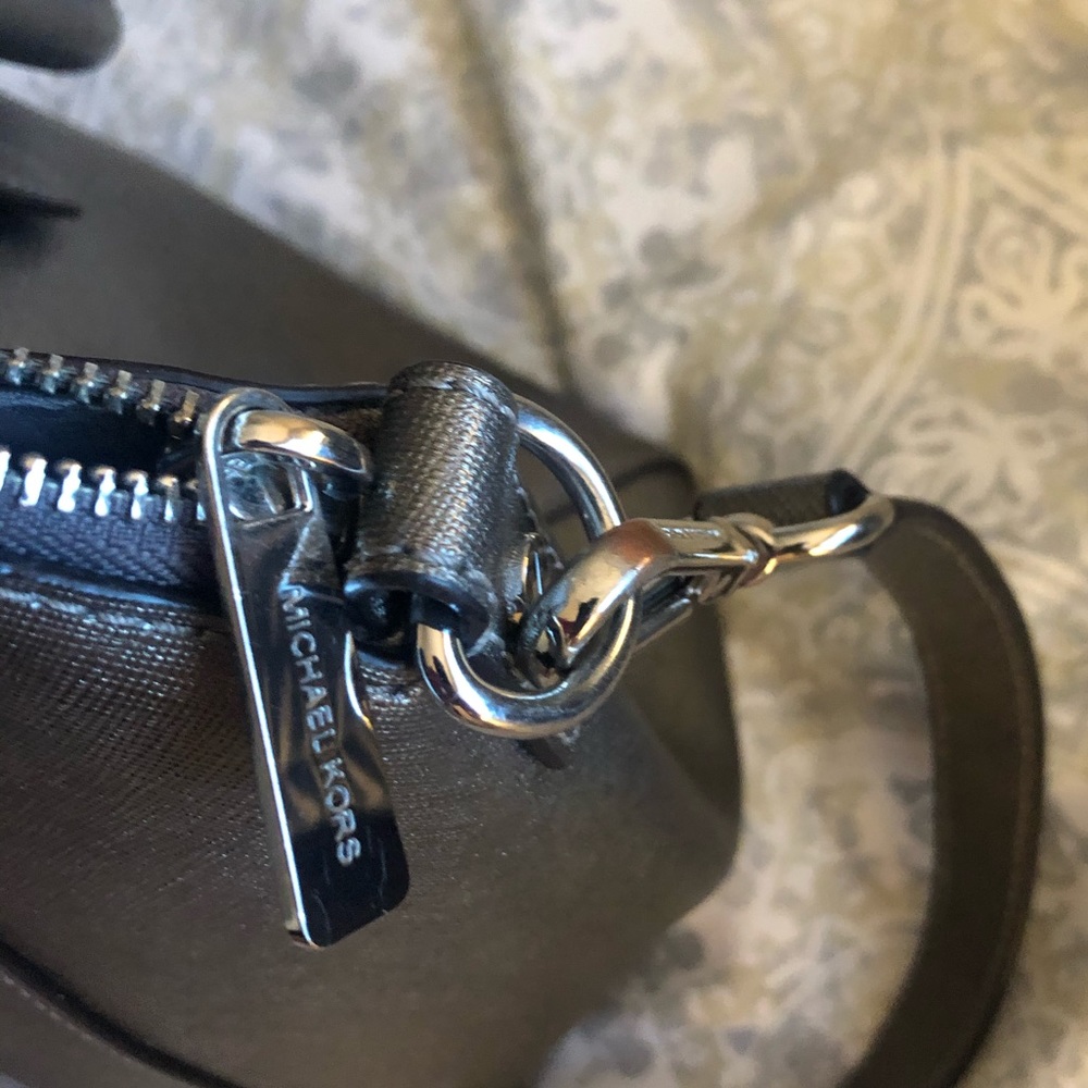 Micheal Kors Purse - Picture 6 of 10